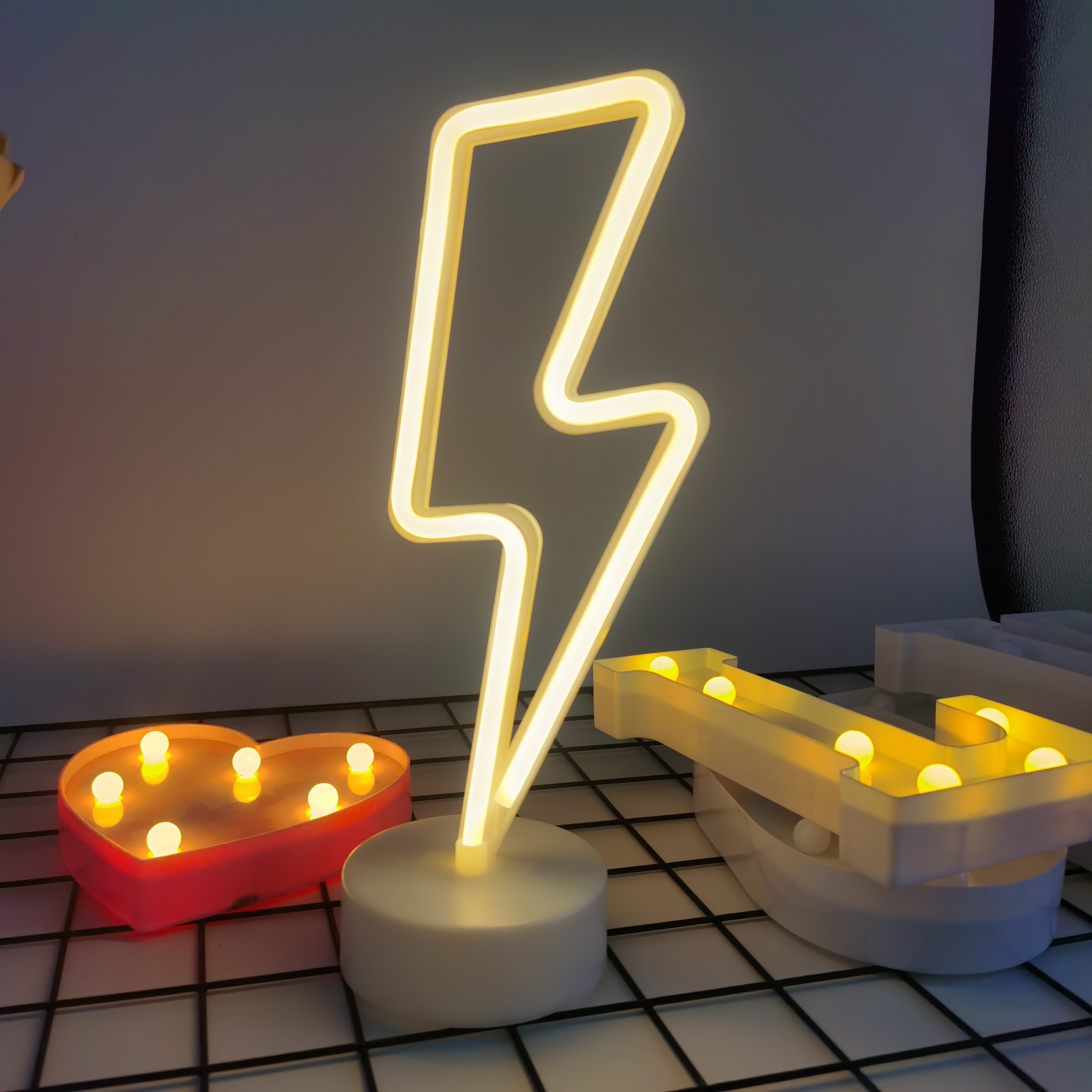 Lightning LED neon light, USB  - Party Games Girls Night 리뷰 및 가격